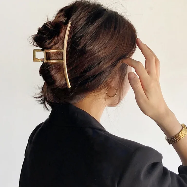 Grosse pince à cheveux dorée
